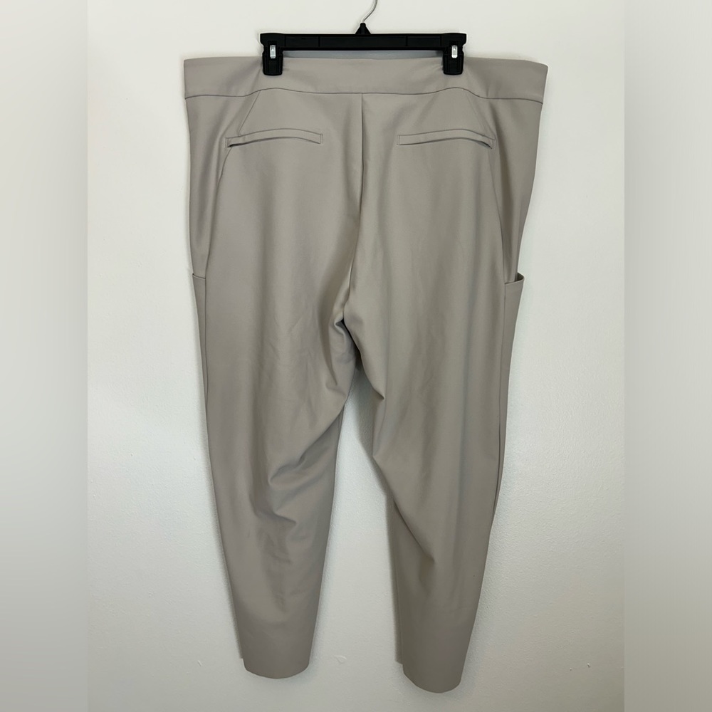 Athleta Stellar Straight Crop Pant EUC Tan/Khaki/Gray Size 22 Stretch - Picture 3 of 10